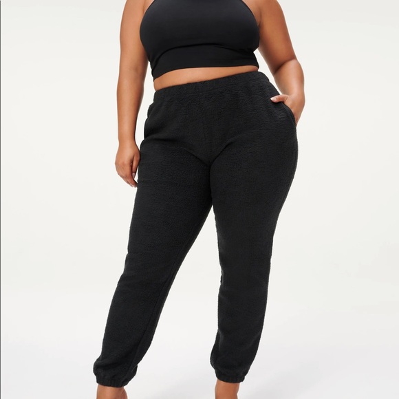 GOOD AMERICAN SHERPA BOYFRIEND SWEATPANT - Picture 2 of 4